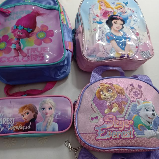 Lote,mochilas y bolsos niña. Rebajados