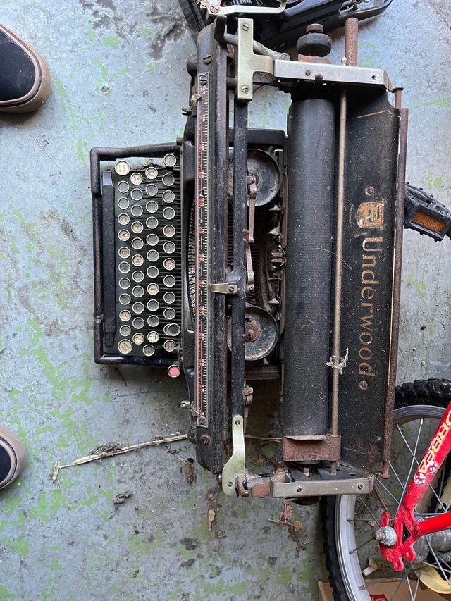 Maquina de escribir antigua