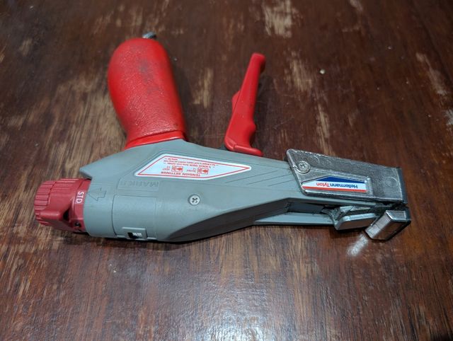 Flejadora de bridas de acero