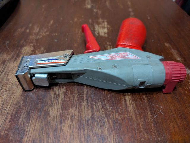 Flejadora de bridas de acero