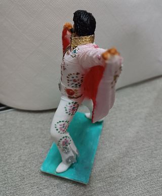 figura de Elvis Presley.Mas bonita en mano.