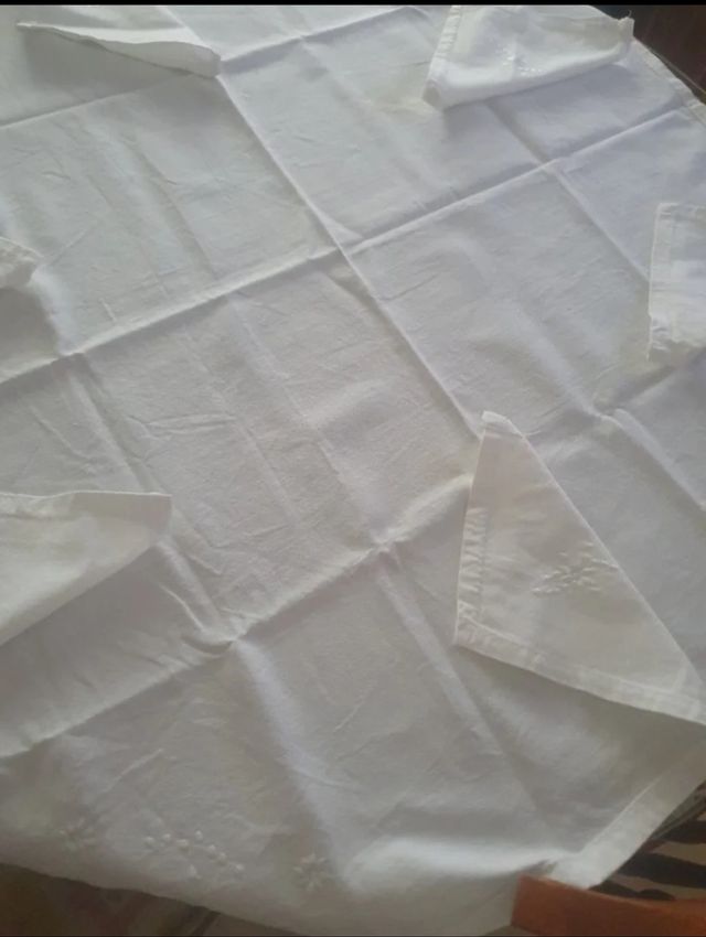 Mantel blanco.