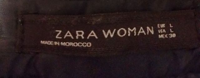 Pantalón negro de pinzas de Zara