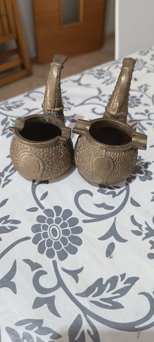 Ceniceros antiguos de bronce