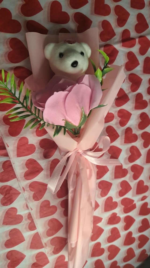 Flores de regalo con oso