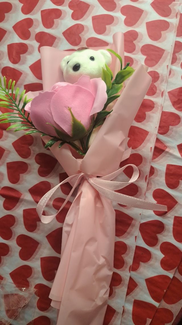 Flores de regalo con oso