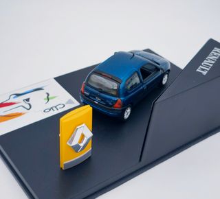 RENAULT CLIO II 1:43 VITESSE SERIE LIMITADA 