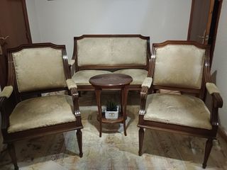 Conjunto sofa y mesa