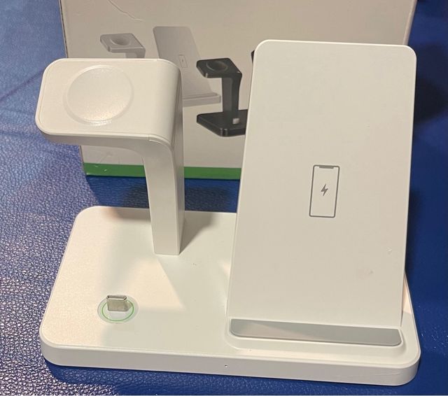 Caricatore 3 in 1 per iPhone, Apple Watch e AirPods