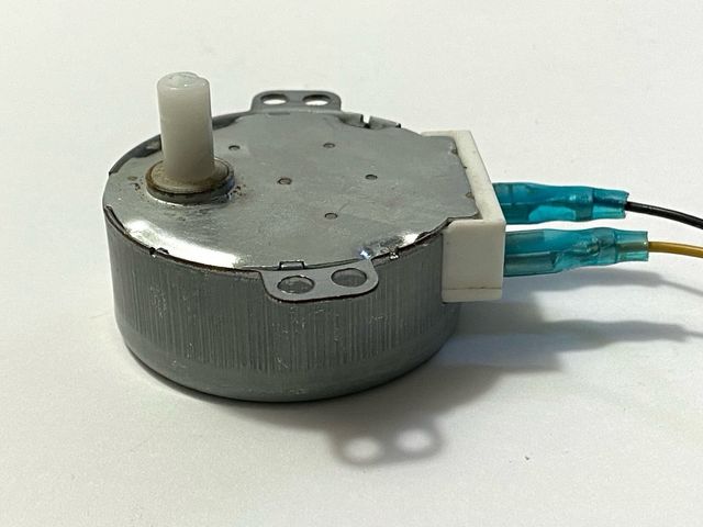 Motore sincrono 30V AC.