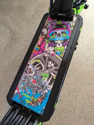 Vinilo antideslizante patinete