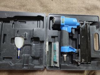 Pistola neumática de clavos 