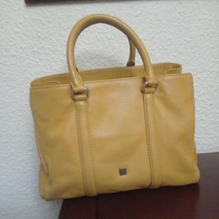 BOLSO de piel de Purificación GARCÍA mostaza