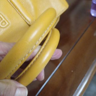 BOLSO de piel de Purificación GARCÍA mostaza