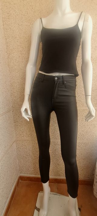 Pantalones negros - T 34 - Stradivarius
