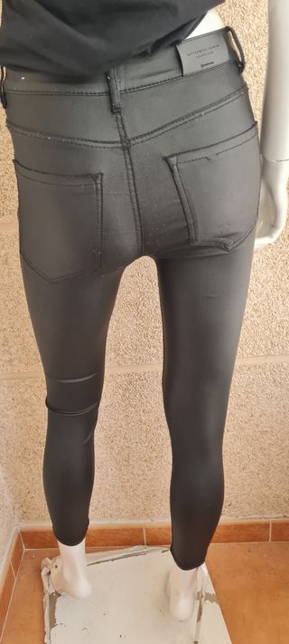 Pantalones negros - T 34 - Stradivarius