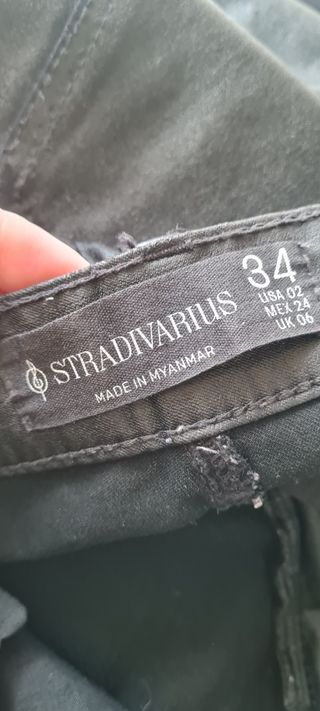 Pantalones negros - T 34 - Stradivarius