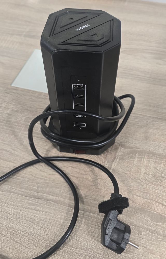 Regleta vertical 9 tomas y 6 USB