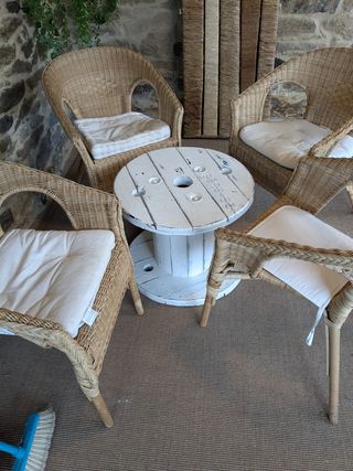 Sillas mimbre -Mesa Bobina