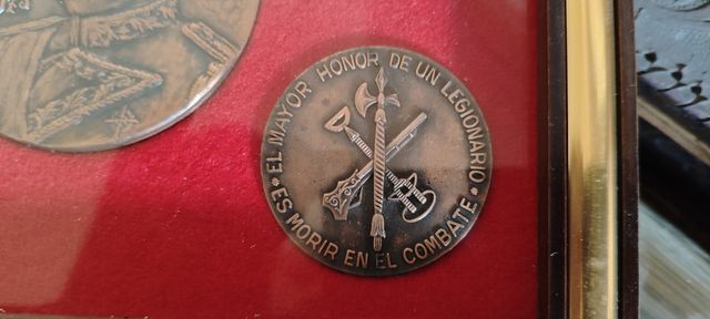 Lote de cinco medallas de Franco