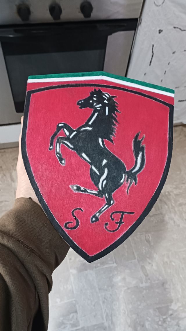 Gadgets in legno Ferrari