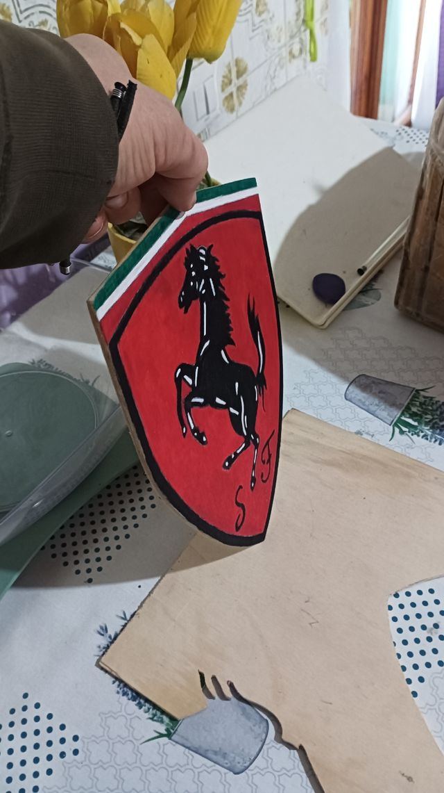 Gadgets in legno Ferrari