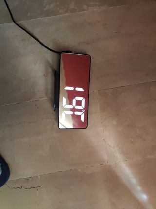 Sveglia digitale con lettura temperatura