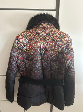 Plumífero corto Desigual