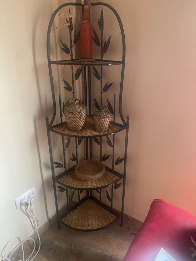 Estanteria forja y mimbre