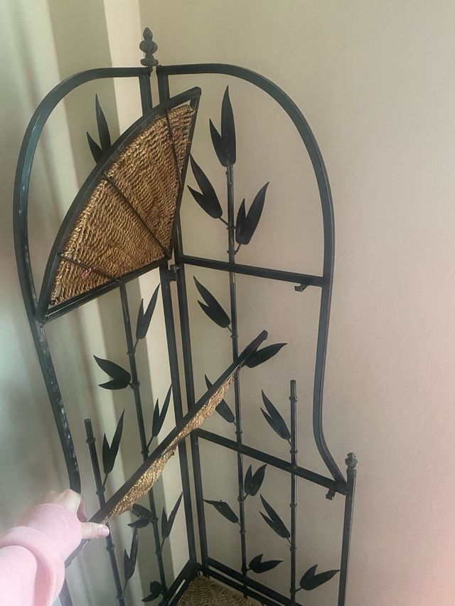 Estanteria forja y mimbre