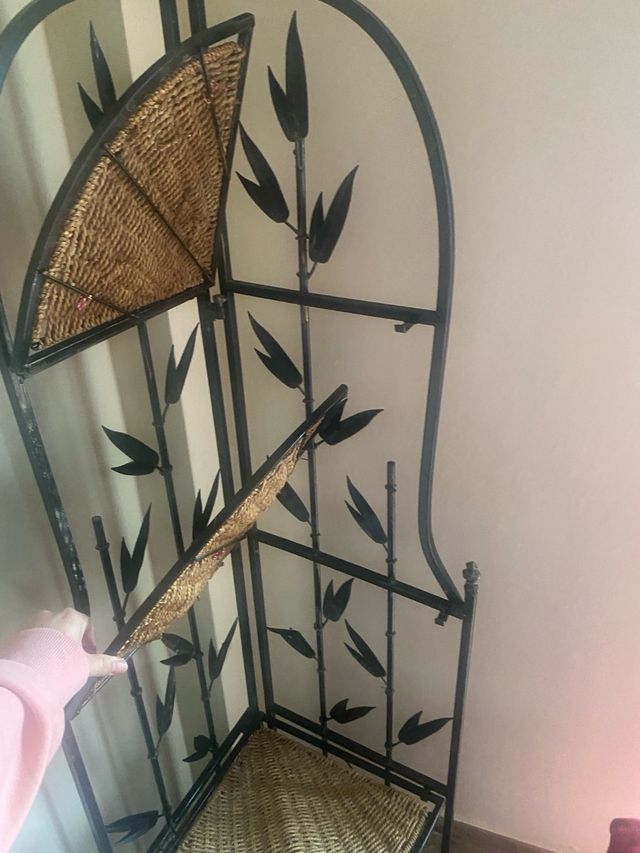 Estanteria forja y mimbre