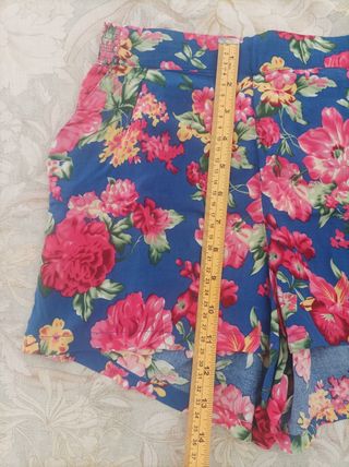 Pantalón corto flores