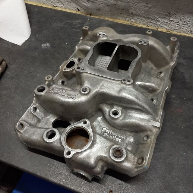 Admision Pontiac V8 Edelbrock modelo 2156