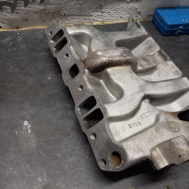 Admision Pontiac V8 Edelbrock modelo 2156