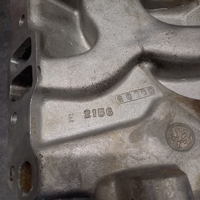 Admision Pontiac V8 Edelbrock modelo 2156