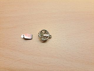 2 chiusure a scatto filigranate con farfalla