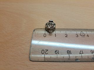 2 chiusure a scatto filigranate con farfalla