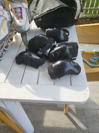 Pattini ragazza o ragazzo in linea