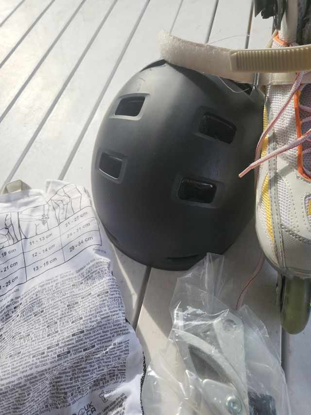 Pattini ragazza o ragazzo in linea