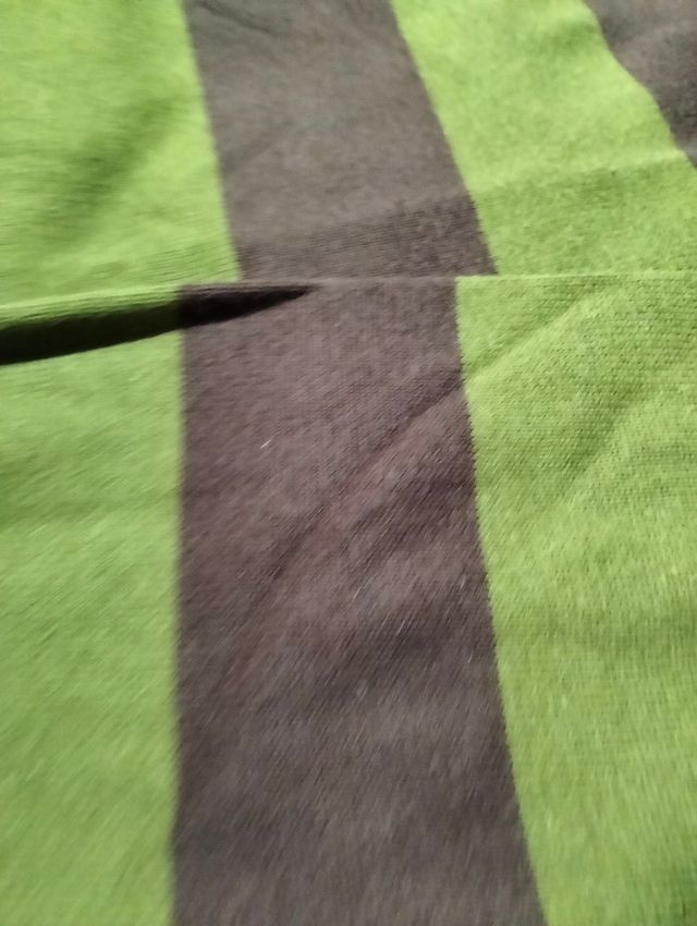 jersey de rayas verde y marrón