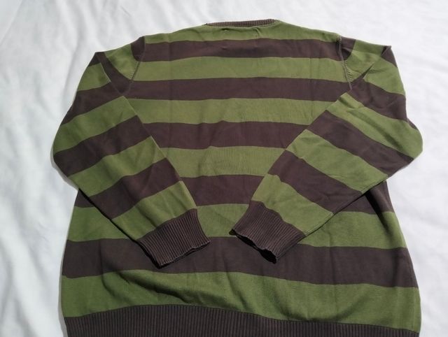 jersey de rayas verde y marrón