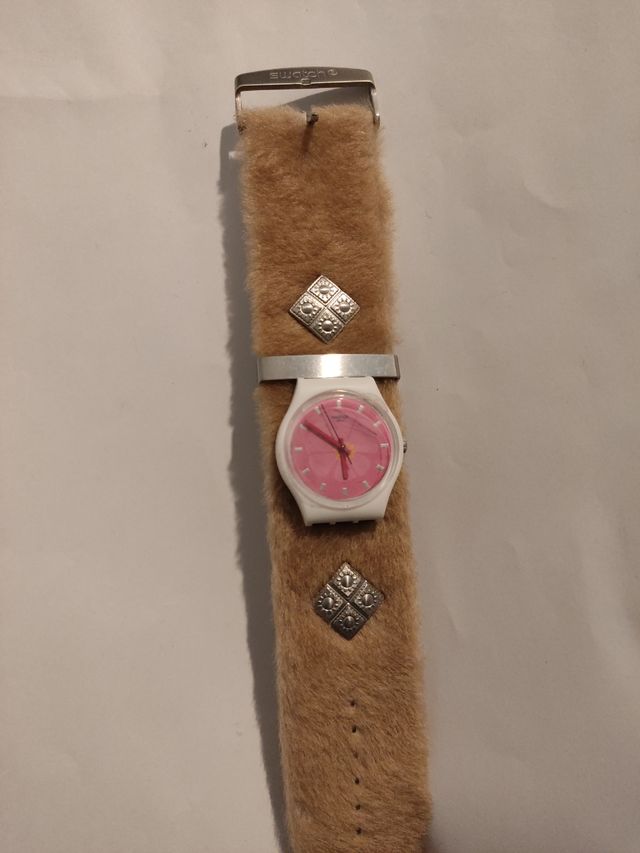 Reloj marca Swatch 33 mm la caja.