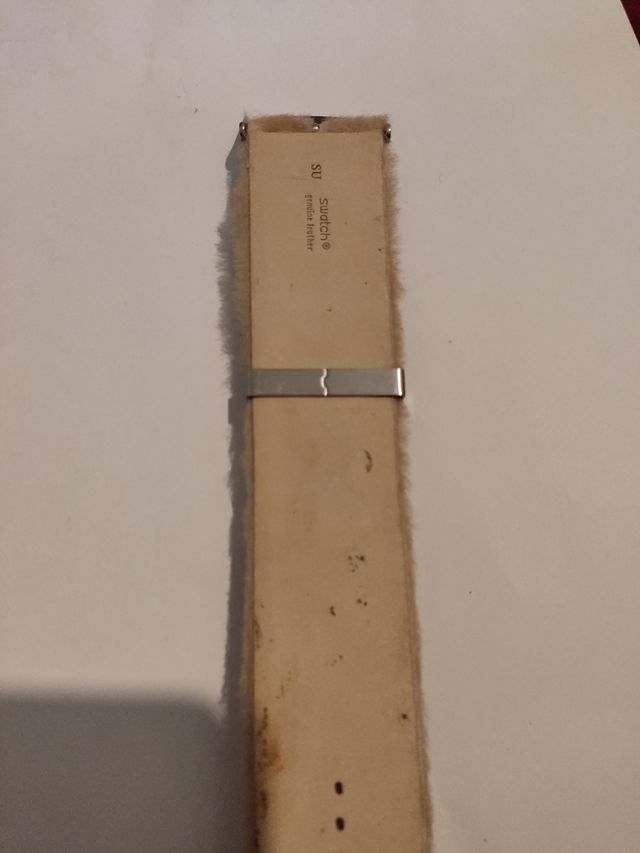 Reloj marca Swatch 33 mm la caja.