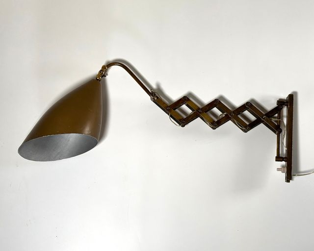 Lampada da parete a forbice in ottone anni 50