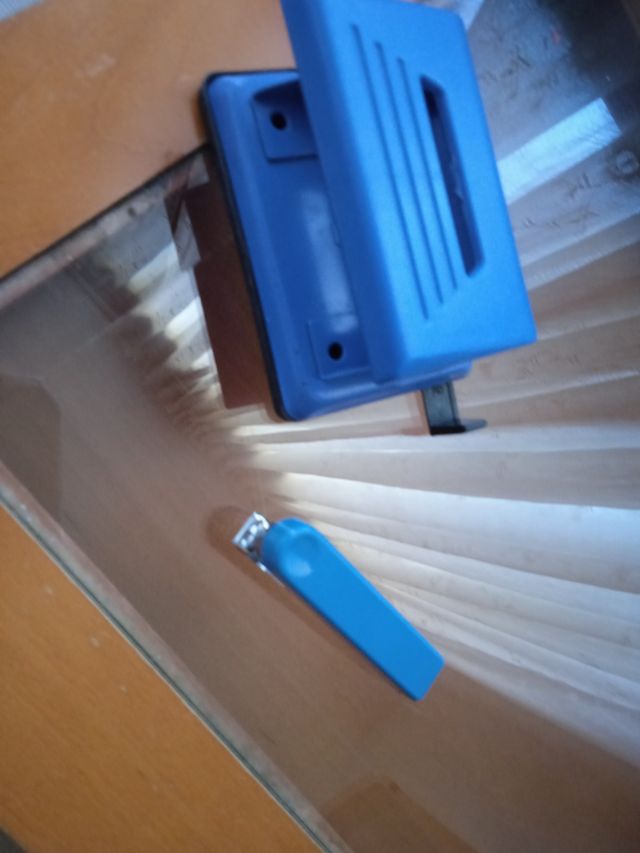 Grapadora y perforadora