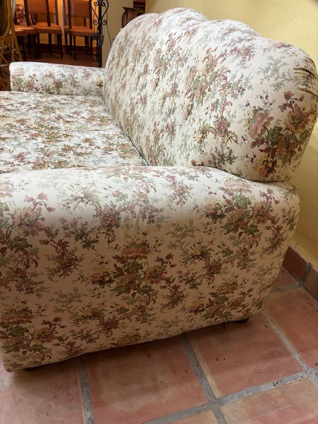 Sofa dos plazas. precio a convenir.