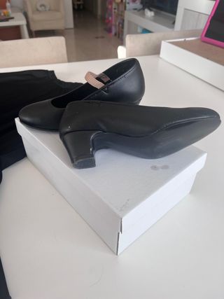 Falda flamenca T4 y zapatos tacon T28