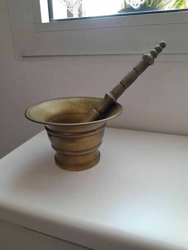 Mortero antiguo de bronce
