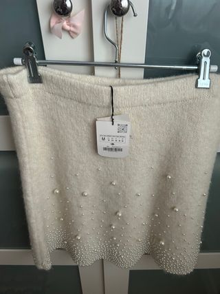 Falda y jersey Zara
