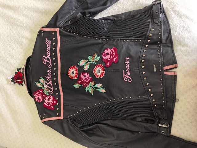 Chaqueta vintage motera, mara guees.